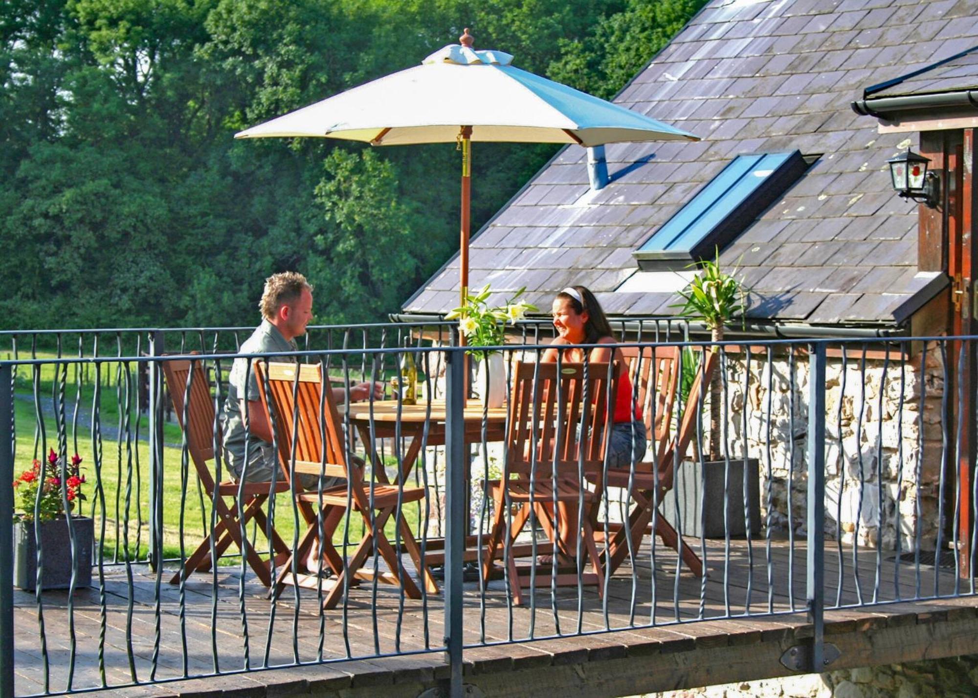 ホテル Garnffrwd Park Llanddarog エクステリア 写真