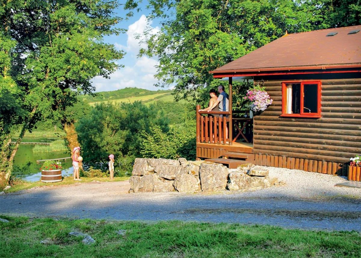 ホテル Garnffrwd Park Llanddarog エクステリア 写真